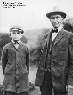 Colonel John Coolidge with his grandson, Calvin Jr., at the Homestead, August 1923.