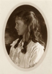 Anne_Morrow_Lindbergh_portrait_1918